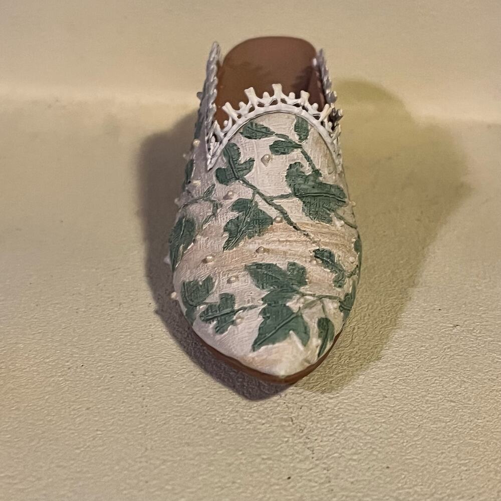 Just the Right Shoe Touch of Lace Raine Willits Design Collectible